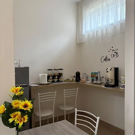 فندق مبيت وإفطار Donnarooms 3*