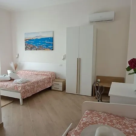 Donnarooms فندق مبيت وإفطار بومبيي